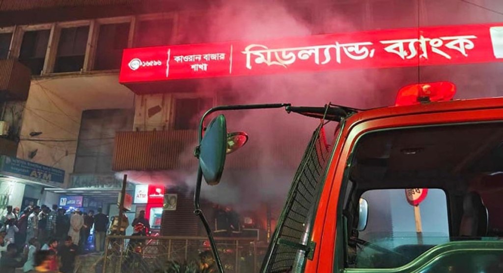 কারওয়ান বাজারে জাহাঙ্গীর টাওয়ারের আগুন নিয়ন্ত্রণে 4 kaawranbazar 1739633911 কারওয়ান বাজারে জাহাঙ্গীর টাওয়ারের আগুন নিয়ন্ত্রণে