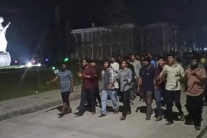 হল না ছাড়ার ঘোষণা কুয়েট শিক্ষার্থীদের