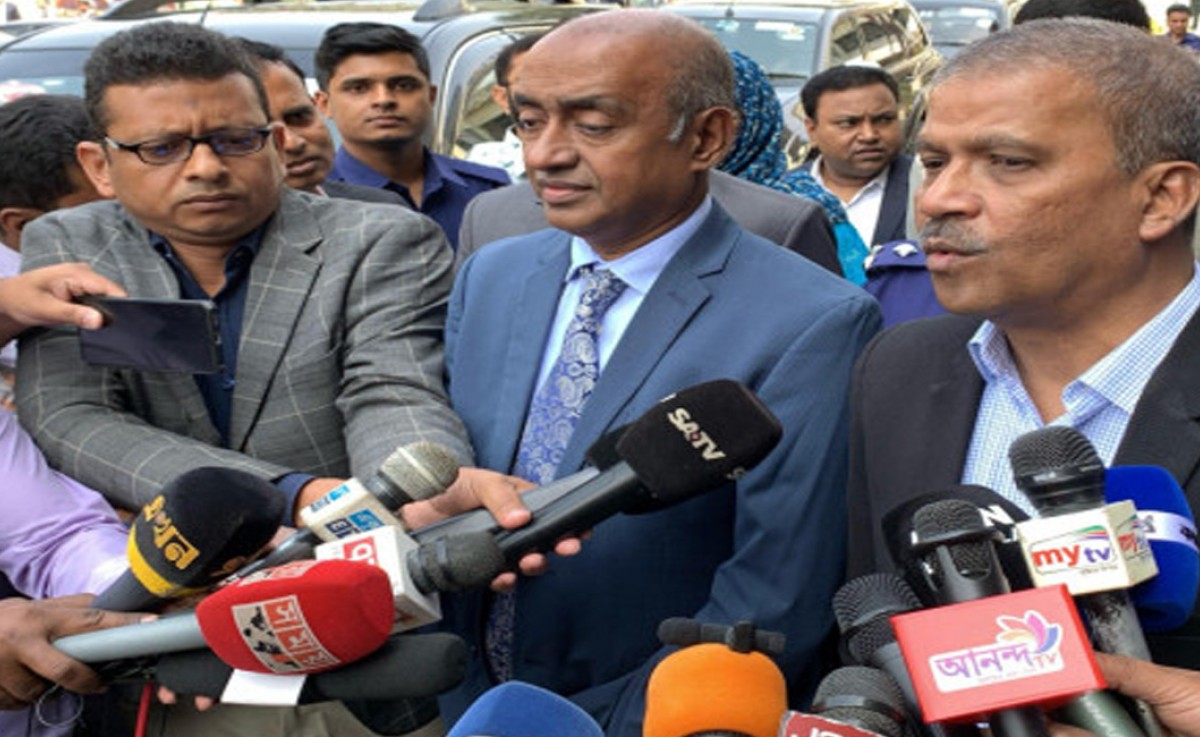 আমাদের ব্যর্থতা আছে, উত্তরণের জন্য প্রচণ্ড তাড়না ও চেষ্টা আছে: আসিফ নজরুল