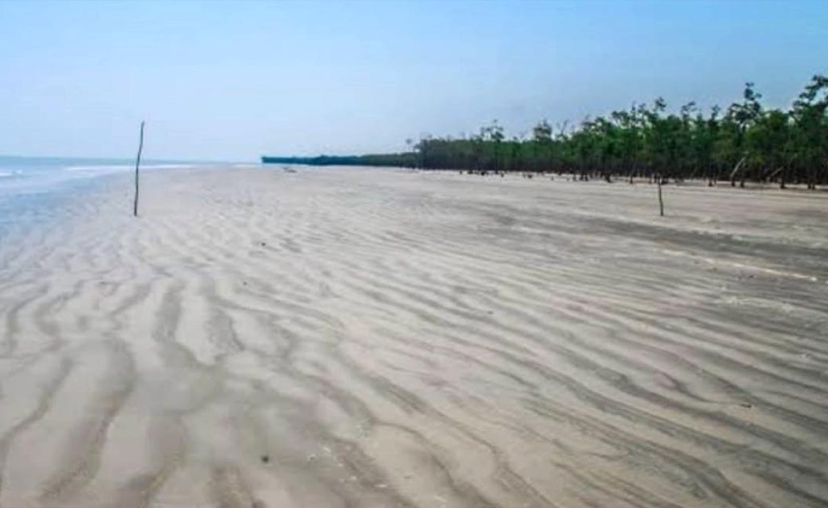 মান্দারবাড়িয়া সমুদ্র সৈকত: পর্যটন শিল্পে অপার সম্ভাবনা