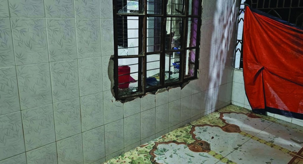 মসজিদে ঢুকে নামাজরত অবস্থায় হামলা-ভাঙচুর, আহত ৪ 4 mosjid 1739606233 মসজিদে ঢুকে নামাজরত অবস্থায় হামলা-ভাঙচুর, আহত ৪