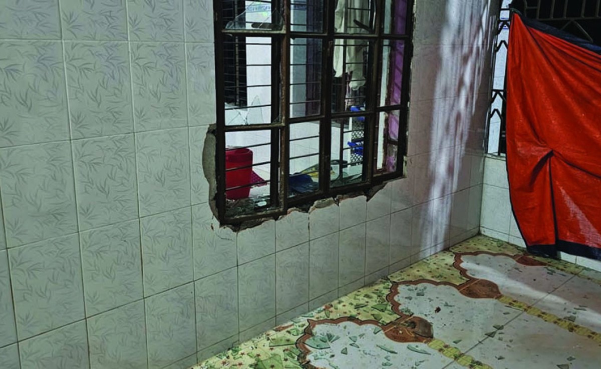 মসজিদে ঢুকে নামাজরত অবস্থায় হামলা-ভাঙচুর, আহত ৪