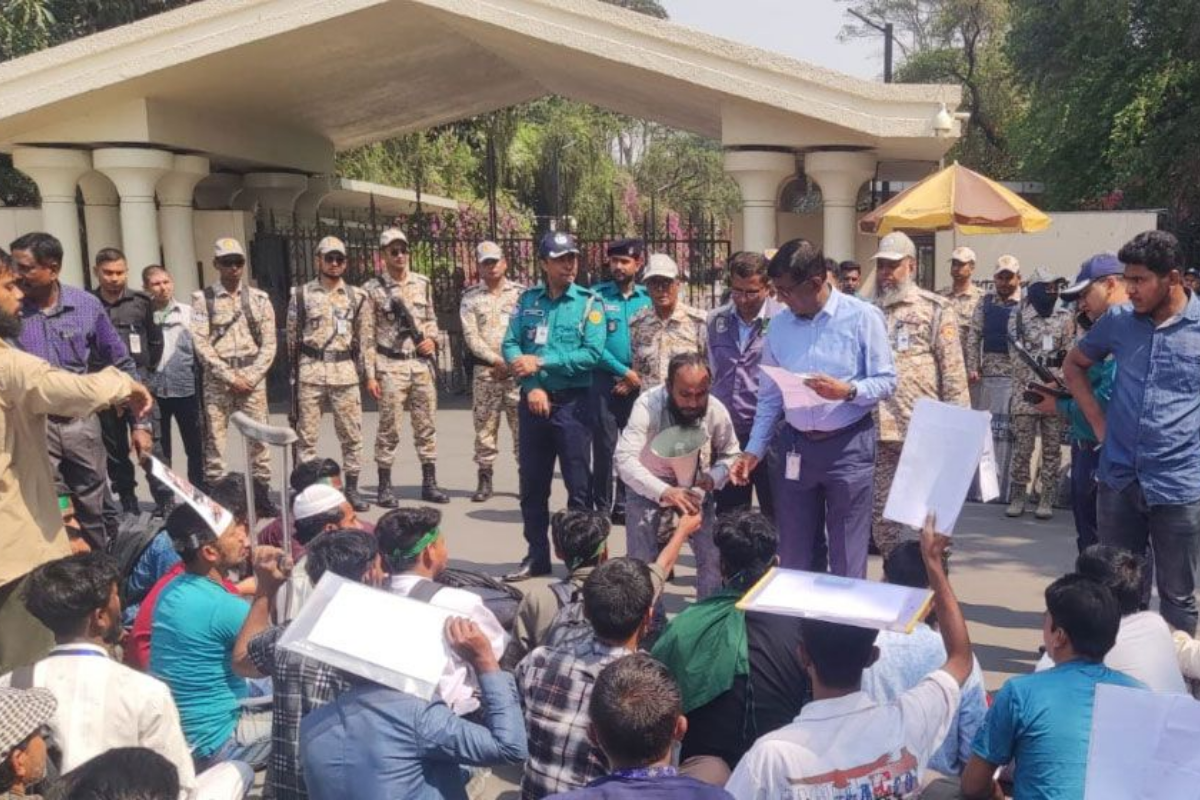 আহতদের যে বার্তা দিলেন প্রধান উপদেষ্টার বিশেষ সহকারী