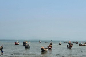 টেকনাফের নাফ নদ থেকে নৌকাসহ চার জেলেকে ধরে নিয়ে গেছে আরাকান আর্মি