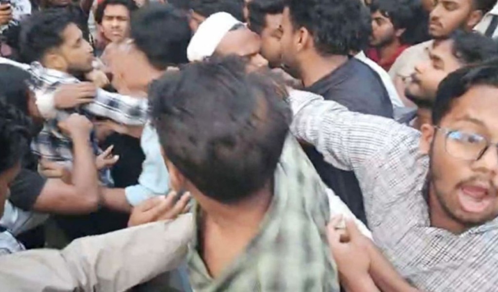 হাতাহাতি ও মারামারির মধ্য দিয়ে আত্মপ্রকাশ নতুন ছাত্র সংগঠনের 3 new student party 1740573195 হাতাহাতি ও মারামারির মধ্য দিয়ে আত্মপ্রকাশ নতুন ছাত্র সংগঠনের
