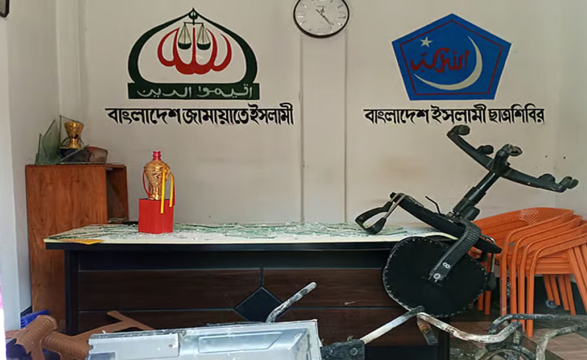 পাবনায় জামায়াতের কার্যালয়ে হামলা-ভাঙচুর-গুলি, বিএনপির বিরুদ্ধে অভিযোগ