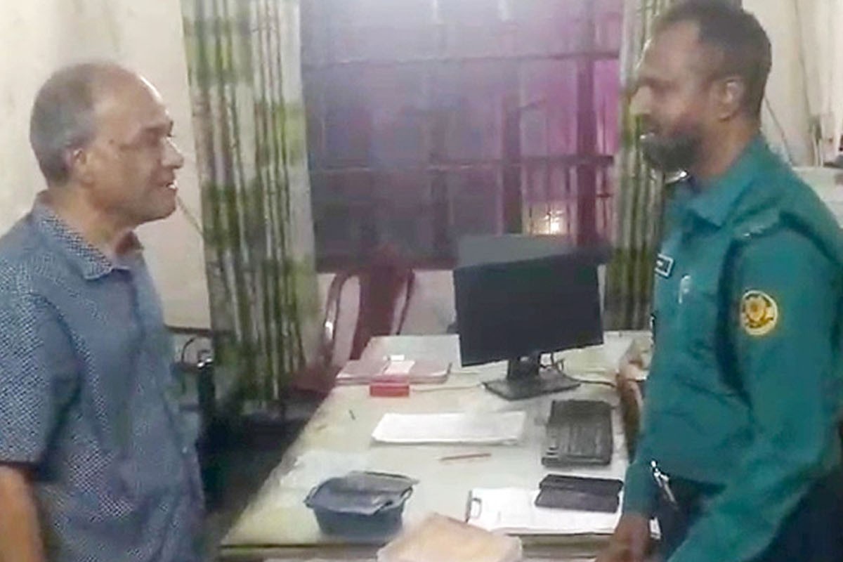 ভোরে পুলিশের টহল কার্যক্রম আকস্মিক পরিদর্শনে স্বরাষ্ট্র উপদেষ্টা