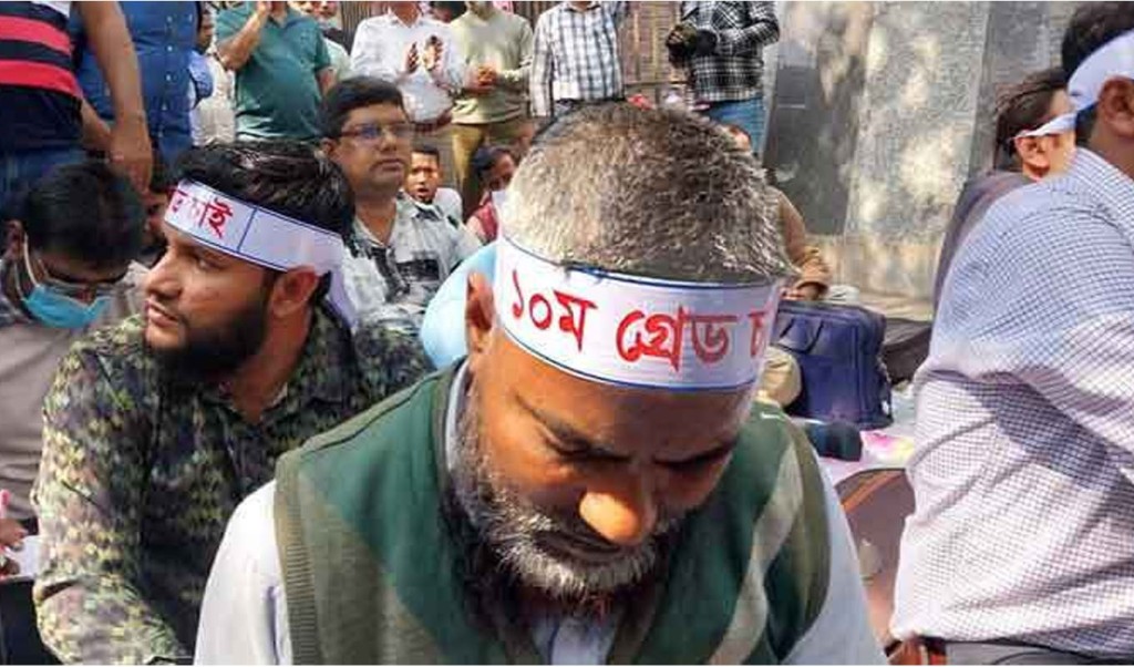 দশম গ্রেড দাবিতে প্রাথমিক শিক্ষকদের 'মার্চ ফর ডিগনিটি’ কর্মসূচী শুরু 2 pri 1740559590 দশম গ্রেড দাবিতে প্রাথমিক শিক্ষকদের 'মার্চ ফর ডিগনিটি’ কর্মসূচী শুরু