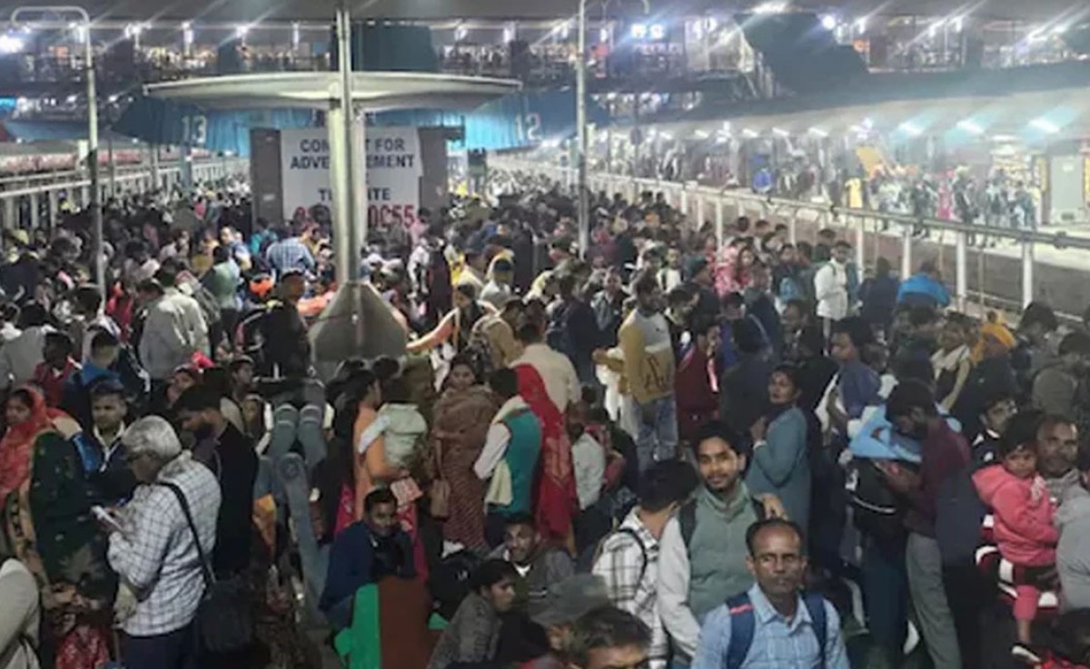 মহাকুম্ভগামী ট্রেনে উঠতে গিয়ে পদদলিত হয়ে ৪ শিশু ১১ নারীসহ নিহত ১৮