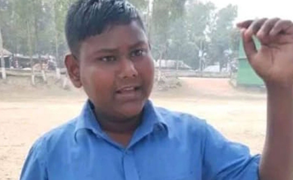 পিকনিকের বাস থেকে জানালা দিয়ে মাথা বের করে মারা গেলো স্কুলছাত্র