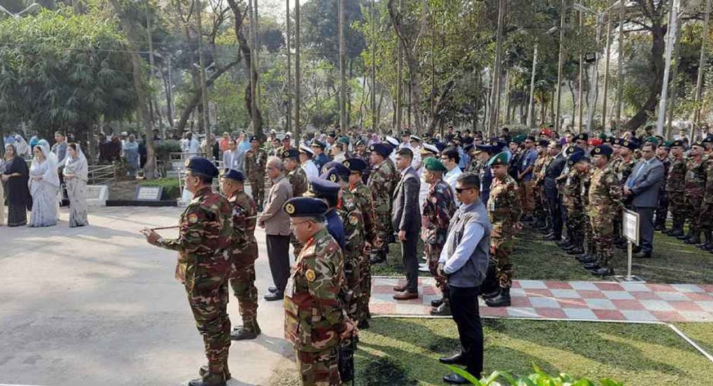 জাতীয় শহীদ সেনা দিবস আজ: সামরিক কবরস্থানে স্বরাষ্ট্র উপদেষ্টাসহ তিন বাহিনী প্রধানের শ্রদ্ধা 3 samorik 1740458296 জাতীয় শহীদ সেনা দিবস আজ: সামরিক কবরস্থানে স্বরাষ্ট্র উপদেষ্টাসহ তিন বাহিনী প্রধানের শ্রদ্ধা