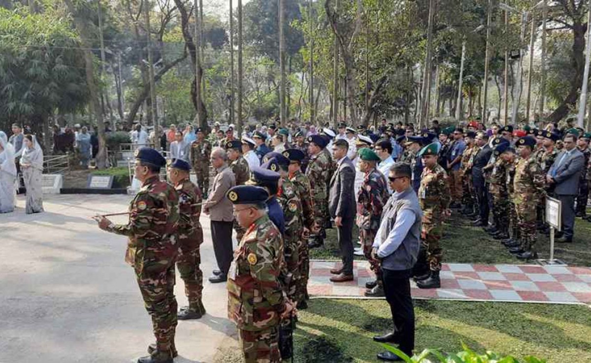 জাতীয় শহীদ সেনা দিবস আজ: সামরিক কবরস্থানে স্বরাষ্ট্র উপদেষ্টাসহ তিন বাহিনী প্রধানের শ্রদ্ধা