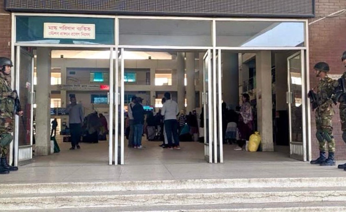 ট্রেন ও প্ল্যাটফর্মে এক সেনাসদস্যকে মারধর: রেলওয়ের গার্ডসহ তিনজন আটক