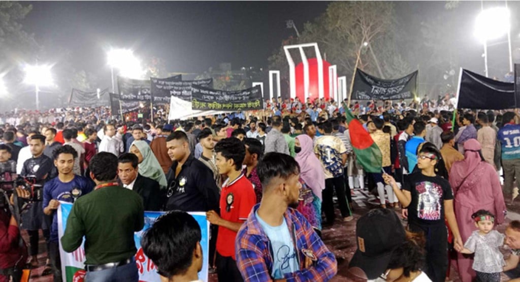 কেন্দ্রীয় শহীদ মিনারে মানুষের ঢল 3 shahidminar 1740109945 কেন্দ্রীয় শহীদ মিনারে মানুষের ঢল