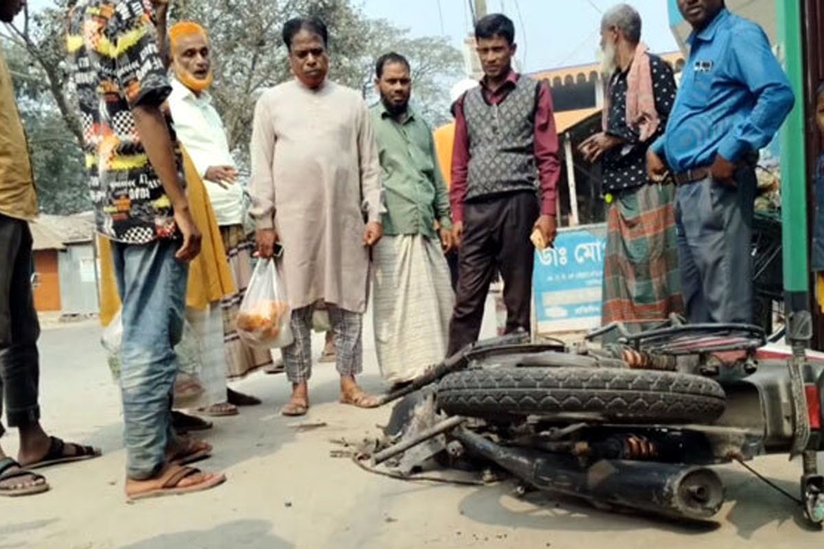 সড়ক দুর্ঘটনায় প্রাণ গেলো চাচা-ভাতিজির