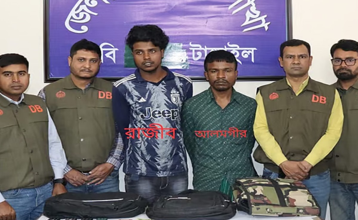চলন্ত বাসে ডাকাতি-শ্লীলতাহানি: সর্দারসহ গ্রেপ্তার আরও ২