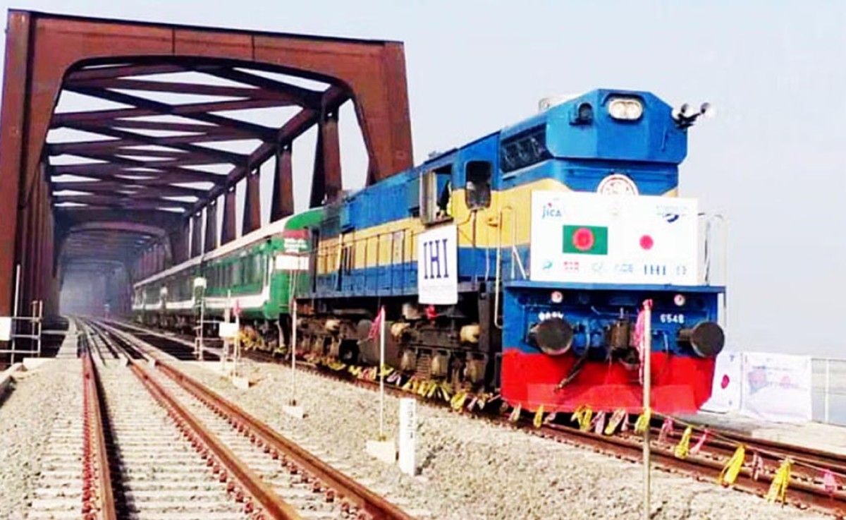 যমুনা রেলওয়ে সেতু দিয়ে যাত্রীবাহী ট্রেন চলাচল শুরু