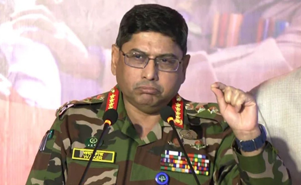 নিজেরা কাদা ছোড়াছুড়ি করলে স্বাধীনতা ও সার্বভৌমত্ব বিপন্ন হবে : সেনাপ্রধানের সতর্কবার্তা