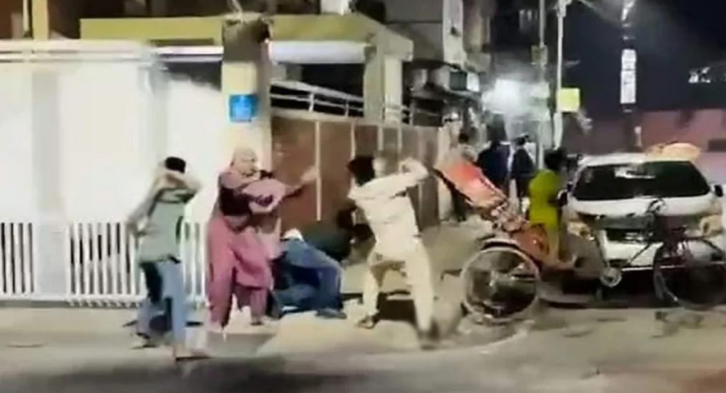 উত্তরায় দম্পতির উপর রামদা দিয়ে কো’পানোর নেপথ্যে যা জানা গেলো 3 উত্তরা 1739946857 উত্তরায় দম্পতির উপর রামদা দিয়ে কো’পানোর নেপথ্যে যা জানা গেলো