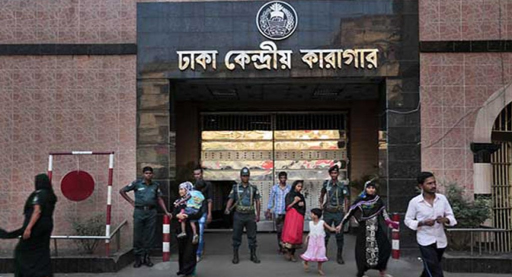 জামিনের আশায় কেন্দ্রীয় কারাগারের সামনে বিডিআর সদস্যদের স্বজনদের ভিড় 3 ছবি: সংগৃহীত
