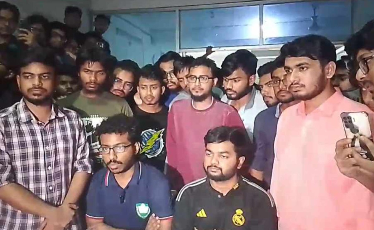 কুয়েটে ভিসির পদত্যাগসহ ৫ দফা দাবি:না মানলে ক্লাস-পরীক্ষা বন্ধের আল্টিমেটাম