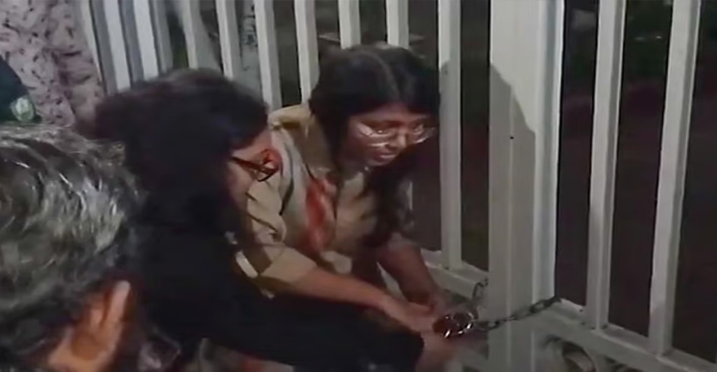 কুয়েটের শিক্ষার্থীরা তালা ঝুলিয়ে দিয়েছেন উপাচার্যের বাসভবনে 3 কুয়েট 1740155875 কুয়েটের শিক্ষার্থীরা তালা ঝুলিয়ে দিয়েছেন উপাচার্যের বাসভবনে