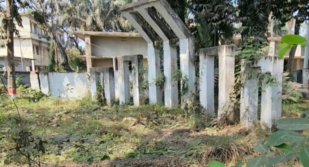 দুই যুগে হয়নি শ্রদ্ধা নিবেদন;অবহেলায় পড়ে রয়েছে শহীদ মিনার 4 ঝিনাইদহ শহিদ মিনার 1740146369 দুই যুগে হয়নি শ্রদ্ধা নিবেদন;অবহেলায় পড়ে রয়েছে শহীদ মিনার