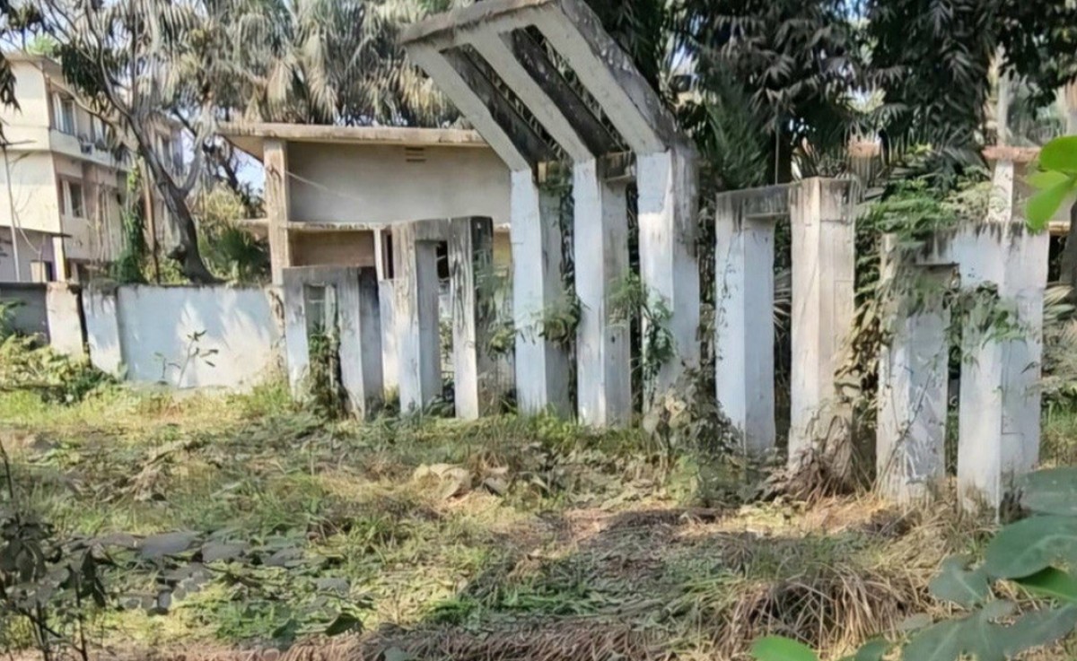দুই যুগে হয়নি শ্রদ্ধা নিবেদন;অবহেলায় পড়ে রয়েছে শহীদ মিনার