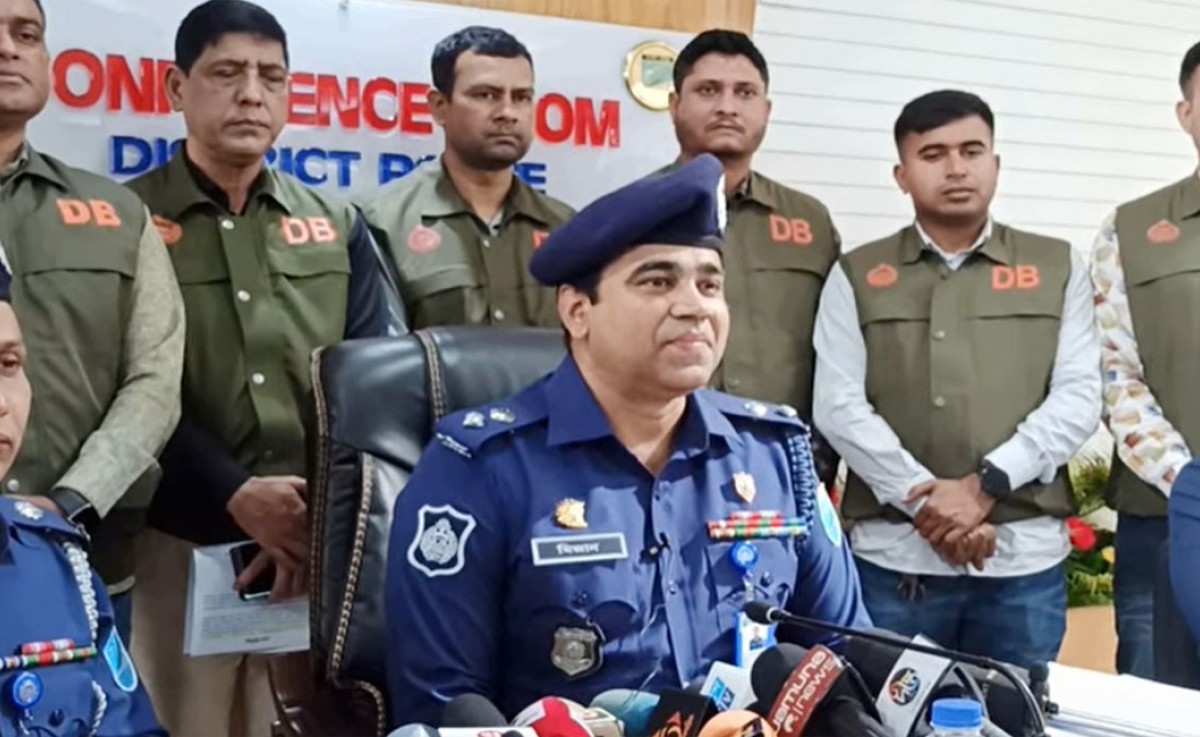 বাসে ডাকাতির সময় কোনো ধর্ষণের ঘটনা ঘটেনি: এসপি
