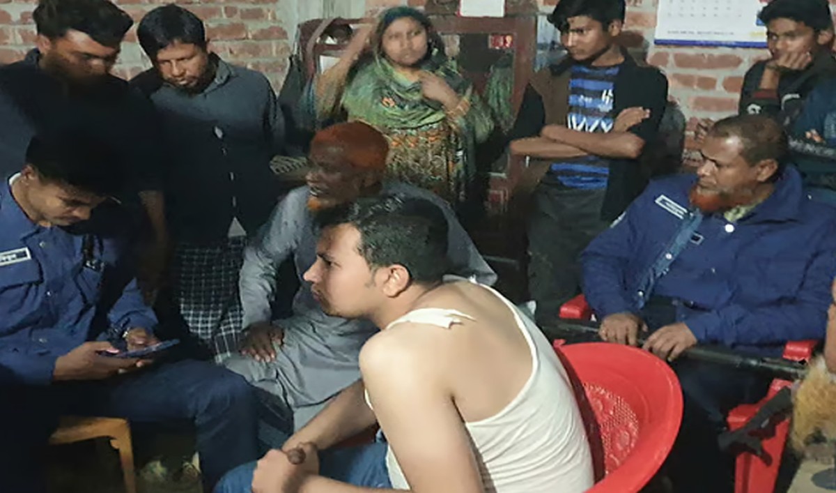 শ্বশুরবাড়ির কম লোককে দাওয়াত দেওয়ায় জামাতার বাড়িতে হামলা