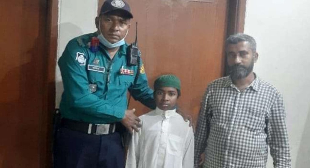 পুলিশের সহযোগিতায় হারানো ছেলেকে ফিরে পেল পরিবার 3 পুলিশের 1739949692 পুলিশের সহযোগিতায় হারানো ছেলেকে ফিরে পেল পরিবার