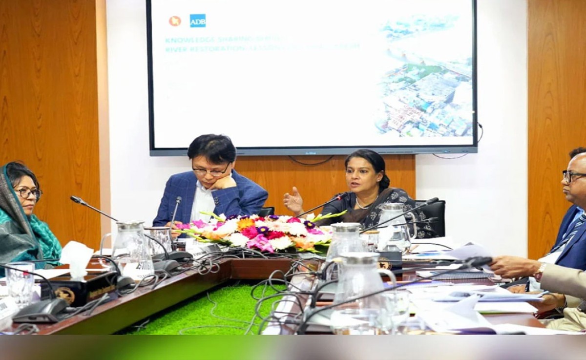 নদী পুনরুদ্ধারে আন্তর্জাতিক সহযোগিতা চাইলেন পরিবেশ উপদেষ্টা