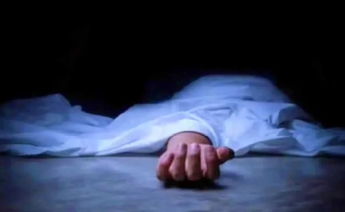 সুপ্রিম কোর্টের ভেতরে ছাদ থেকে পড়ে মৃত্যু -১