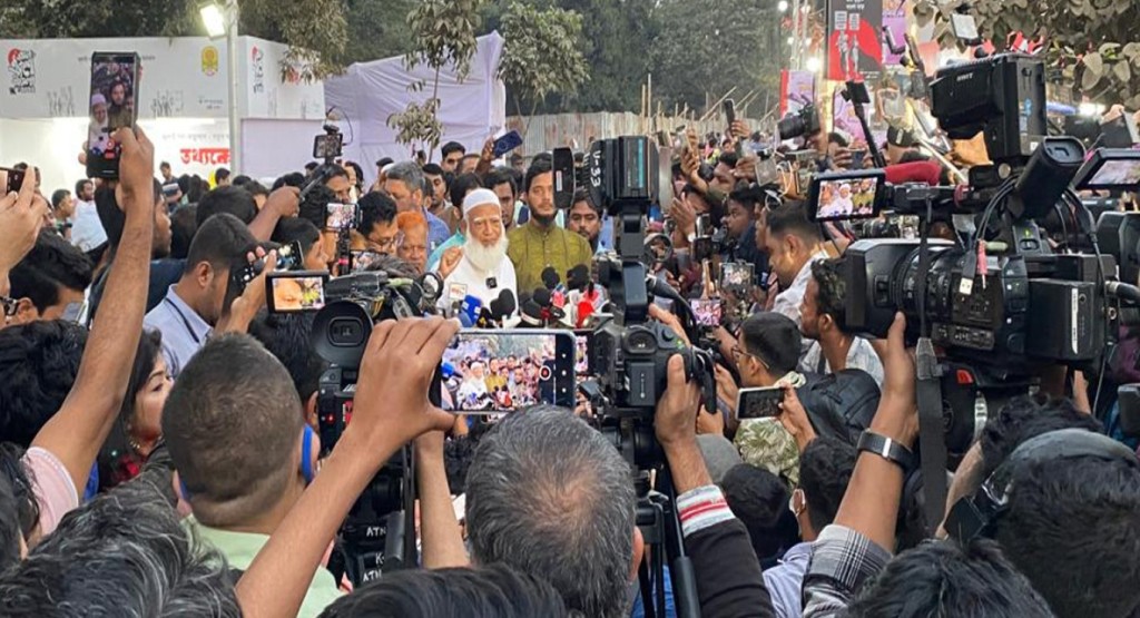 প্রথমবারের মতো বই মেলায় জামায়াতের আমির, স্মরণ করলেন বায়ান্ন-একাত্তর 3 ম ৩৩ 1739465729 প্রথমবারের মতো বই মেলায় জামায়াতের আমির, স্মরণ করলেন বায়ান্ন-একাত্তর