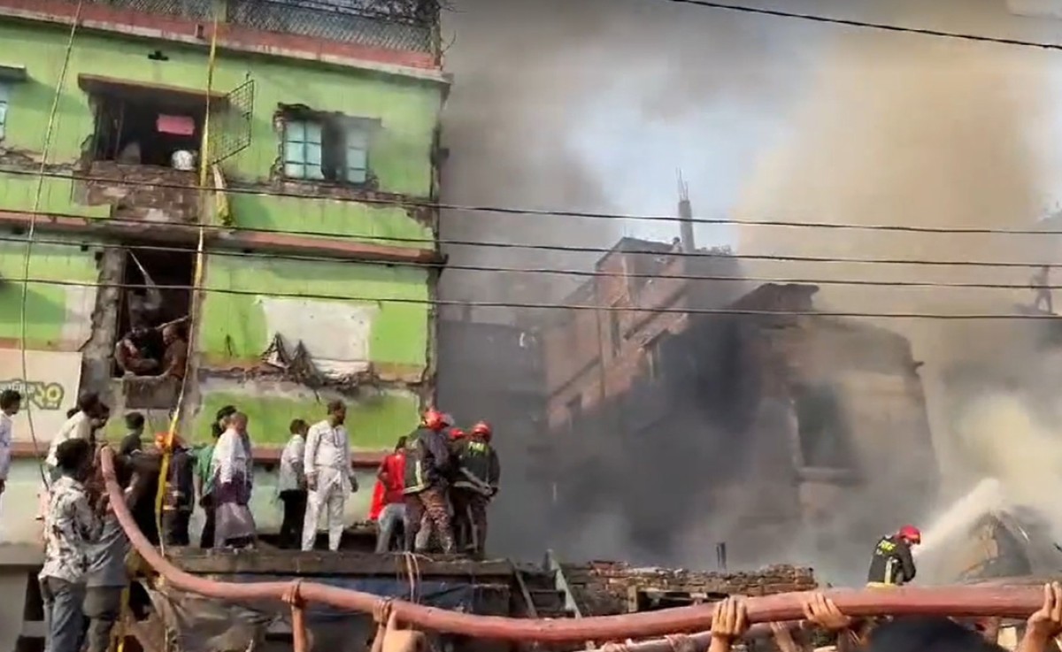 রাজধানীর ইসলামবাগের  ভবনে লাগা আগুন নিয়ন্ত্রণে