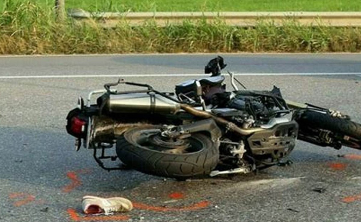 রায়পুরায় বাসের ধাক্কায় প্রাণ গেল দুই মোটরসাইকেল আরোহীর