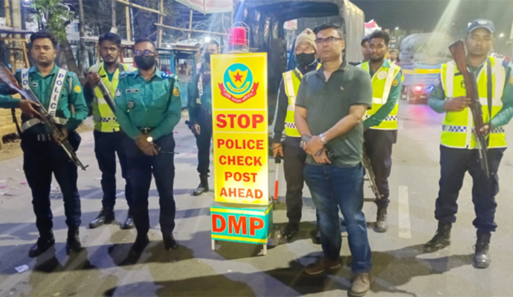 রাজধানীজুড়ে পুলিশের ৬৬৭ টহল টিম, গ্রেফতার ১৮৮ 4 Capital 1741355530 রাজধানীজুড়ে পুলিশের ৬৬৭ টহল টিম, গ্রেফতার ১৮৮