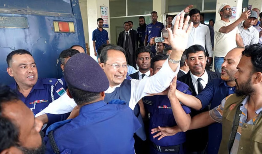 আদালতে হাস্যোজ্জ্বল ইনু, চিন্তা করতে বারণ করলেন আইনজীবীদের 4 Enu 1741534462 আদালতে হাস্যোজ্জ্বল ইনু, চিন্তা করতে বারণ করলেন আইনজীবীদের