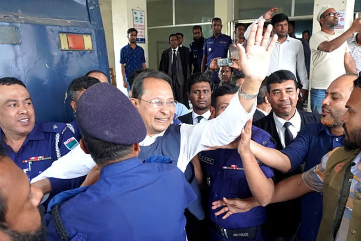 আদালতে হাস্যোজ্জ্বল ইনু, চিন্তা করতে বারণ করলেন আইনজীবীদের