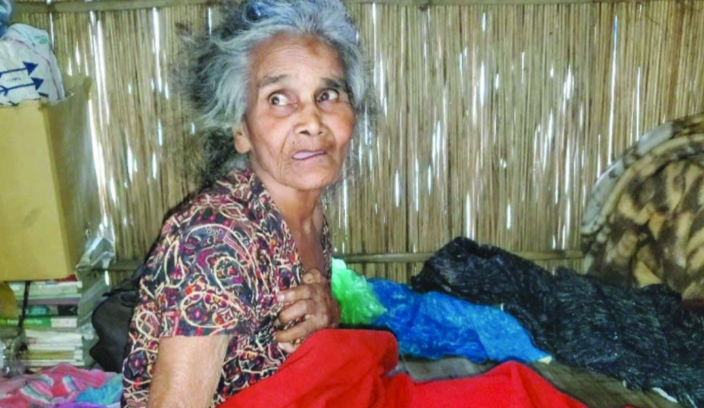 ছাগলের ঘরে ৮০ বছর বয়সি বৃদ্ধা মায়ের জীবন 4 Faridpur 1741587181 ছাগলের ঘরে ৮০ বছর বয়সি বৃদ্ধা মায়ের জীবন