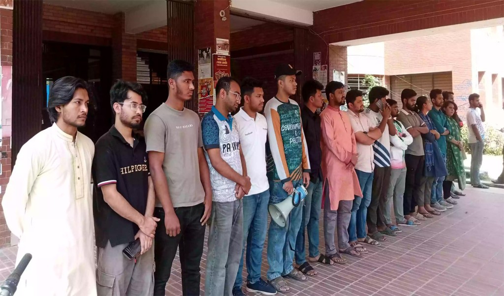 শহীদদের রক্তের সঙ্গে বেইমানি করছে জাবি প্রশাসন 4 JU 1741186243 শহীদদের রক্তের সঙ্গে বেইমানি করছে জাবি প্রশাসন