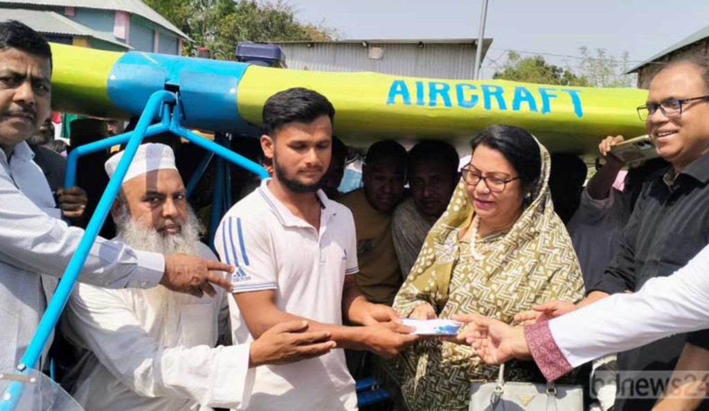 বিমান তৈরি করা জুলহাসকে সহযোগিতা করলেন তারেক রহমান 3 Manikgong 1741186199 বিমান তৈরি করা জুলহাসকে সহযোগিতা করলেন তারেক রহমান
