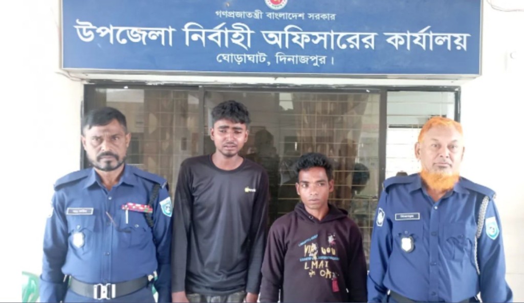 ঘোড়াঘাটে অবৈধভাবে বালু উত্তোলনের অভিযোগে ট্রাক্টর চালক ও সহকারী আটক 4 Masum 11 1741870991 ঘোড়াঘাটে অবৈধভাবে বালু উত্তোলনের অভিযোগে ট্রাক্টর চালক ও সহকারী আটক