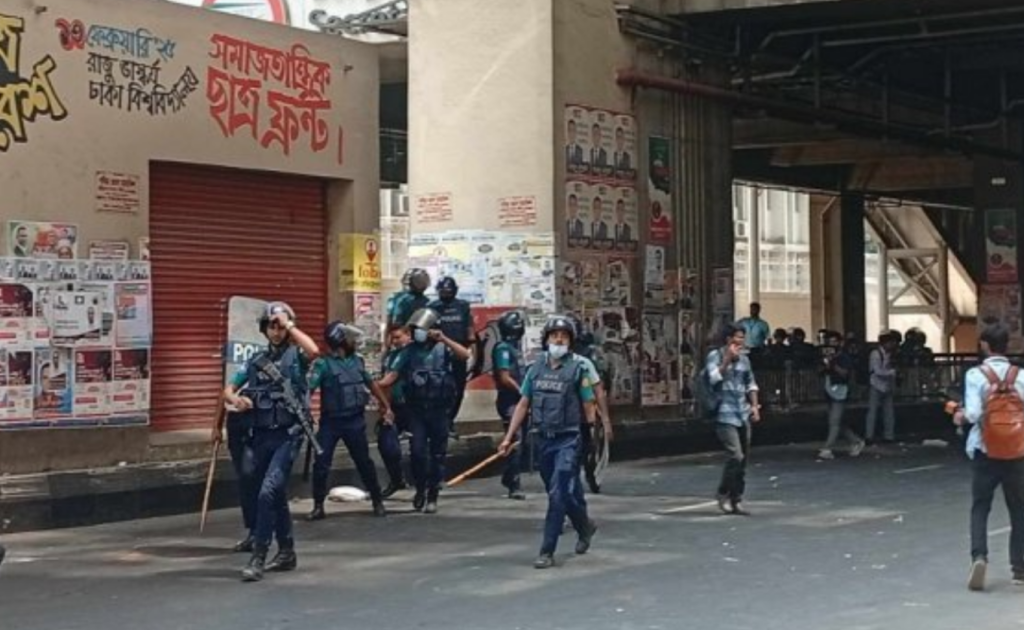 Masum 1 1742909436 সচিবালয়ের সামনে শ্রমিক-পুলিশ সংঘর্ষ, আহত ৪০