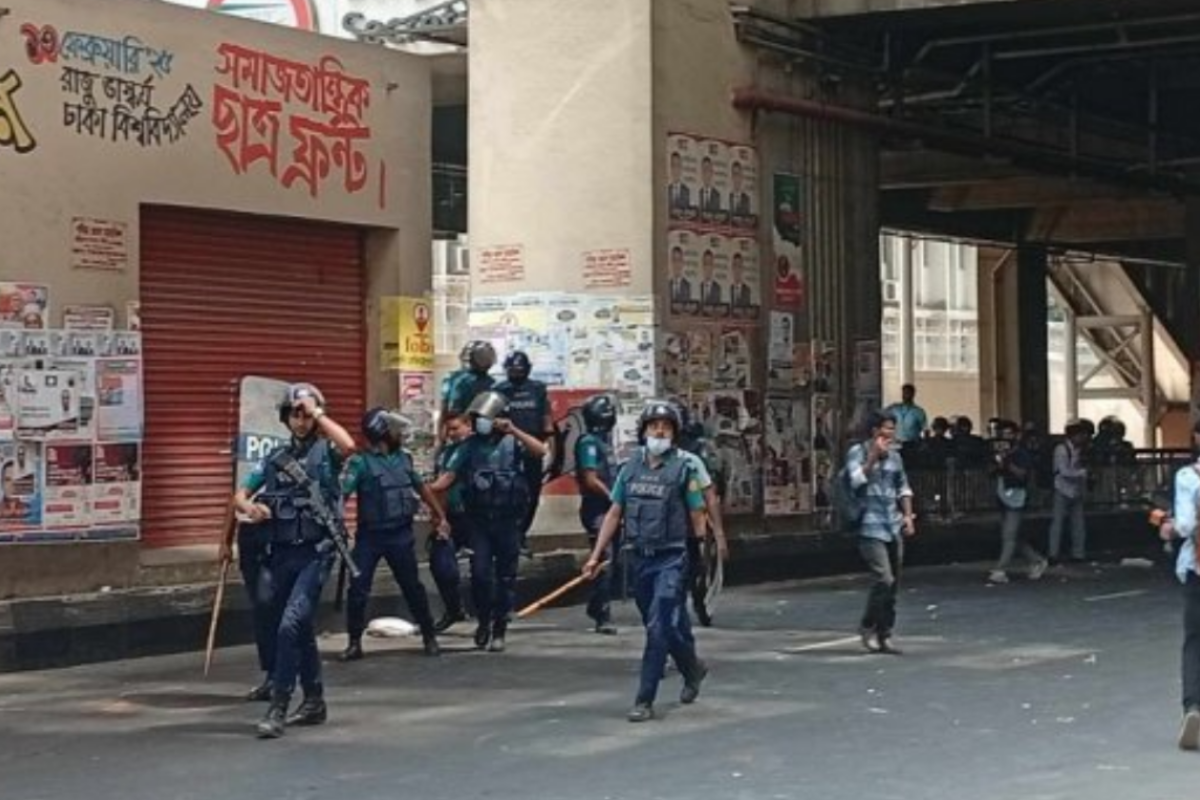 সচিবালয়ের সামনে শ্রমিক-পুলিশ সংঘর্ষ, আহত ৪০