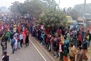 দুই ঘণ্টা অবরোধের পর মহাসড়ক ছাড়লেন পোশাক শ্রমিকরা
