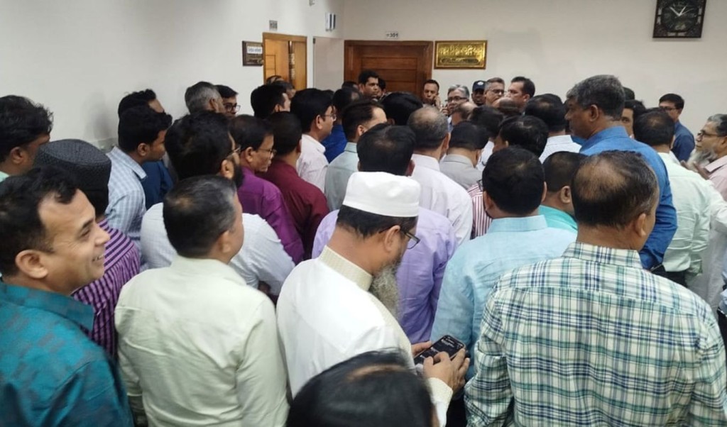 এনআইডি সেবা বন্ধের হুঁশিয়ারি ইসি কর্মকর্তাদের 3 NID EC 1741254049 এনআইডি সেবা বন্ধের হুঁশিয়ারি ইসি কর্মকর্তাদের