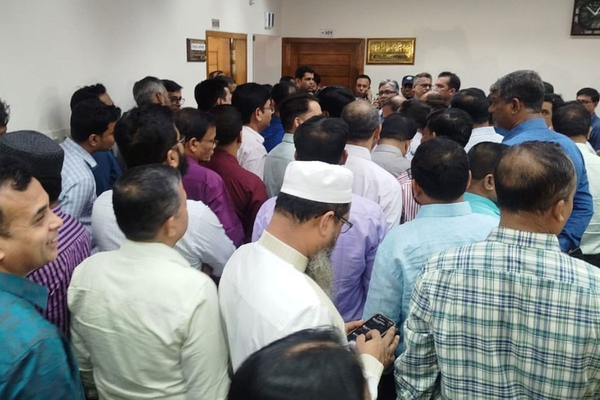 এনআইডি সেবা বন্ধের হুঁশিয়ারি ইসি কর্মকর্তাদের