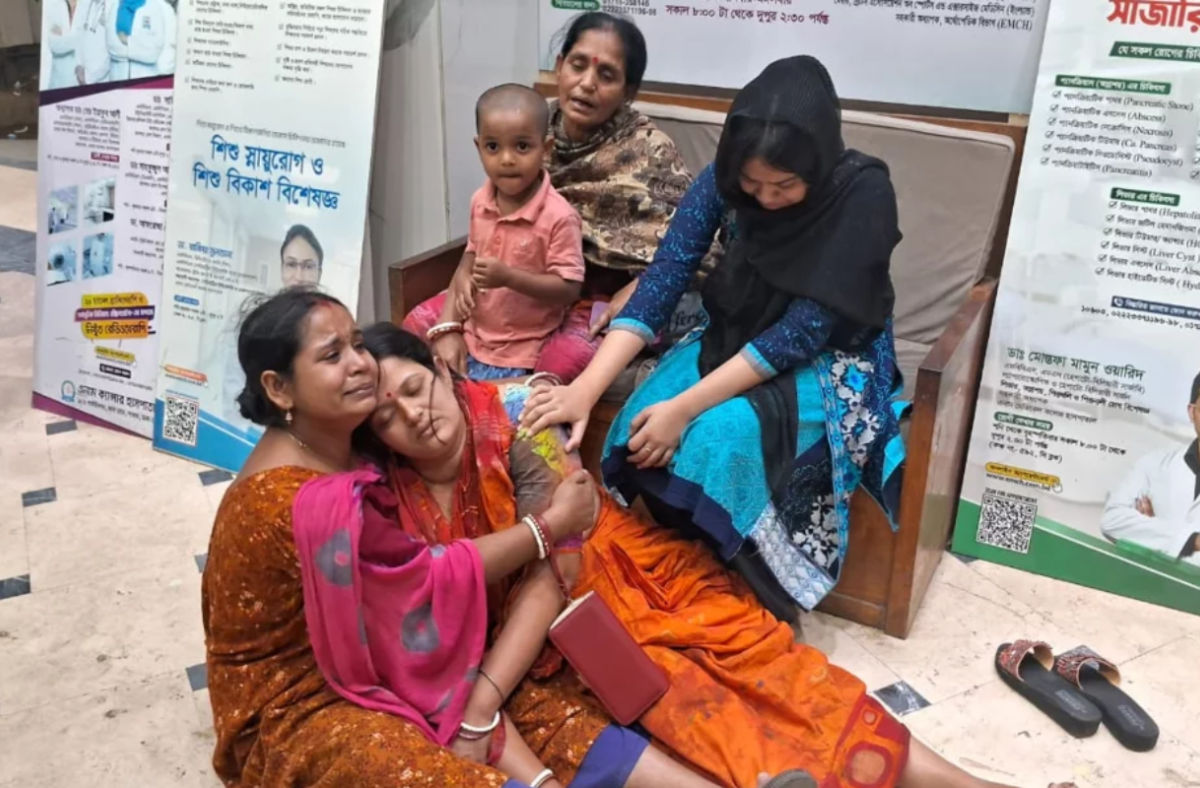 আশুলিয়ায় স্ত্রীর সামনেই স্বর্ণ ব্যবসায়ীকে কুপিয়ে হত্যা, স্বর্ণালংকার লুট
