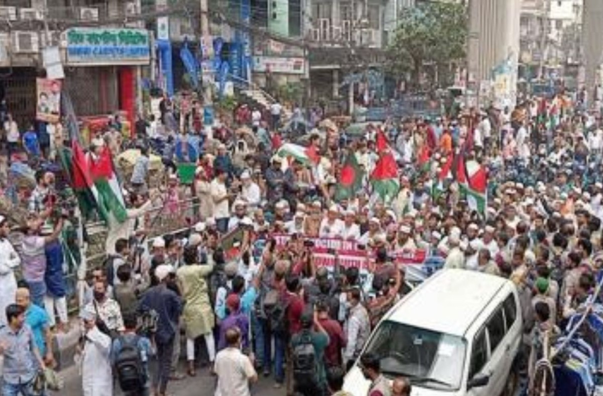 গাজায় ইসরায়েলের হামলার প্রতিবাদে বাইতুল মোকাররমে বিক্ষোভ মিছিল